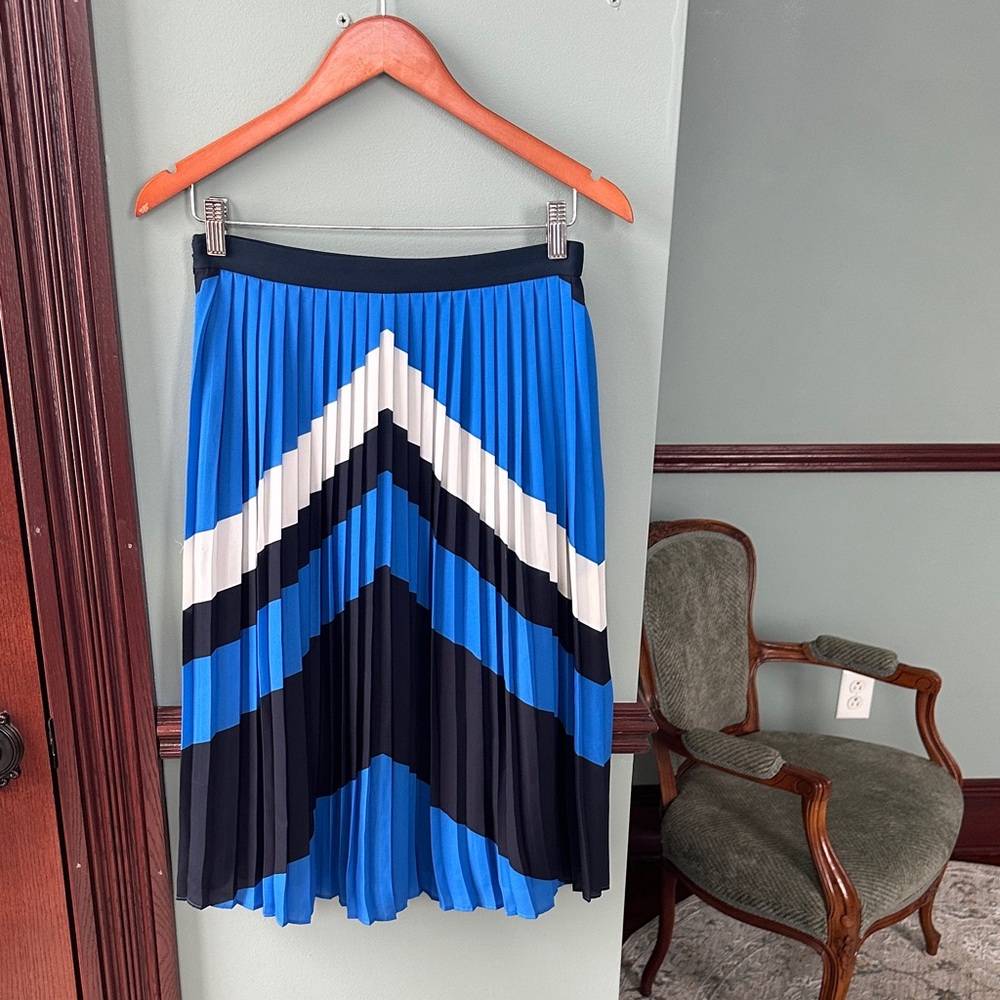 Banana Republic Blue and White Pleated A-Line Skirt